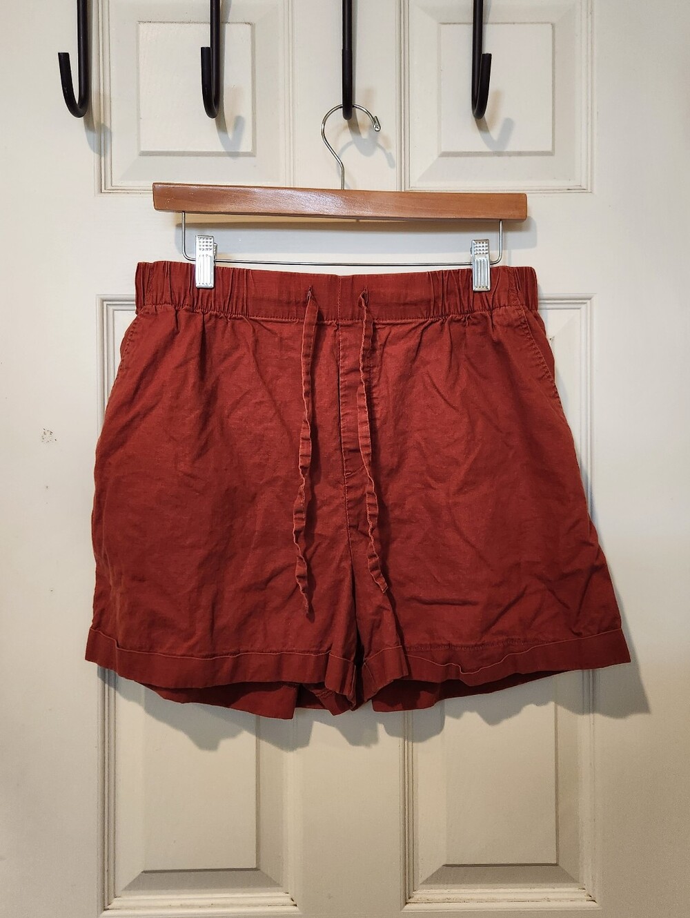 Uniqlo orange shorts